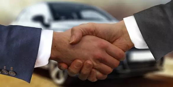 handshake-4011416-640-585x295